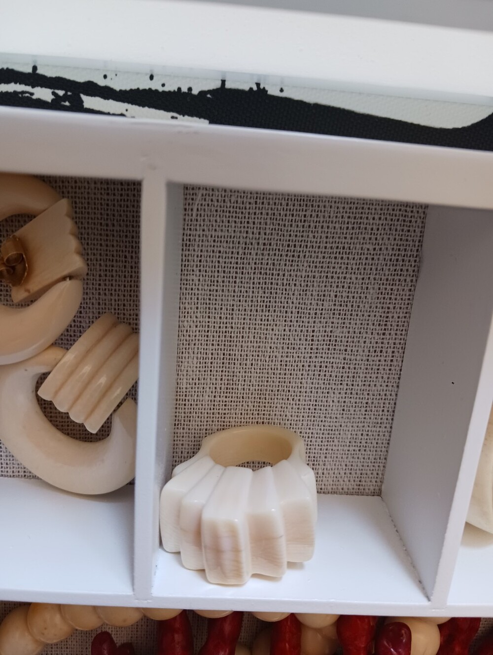 Wooden White Drawer  Jewlery Case With Bone Jewlery - Picture 10 of 16